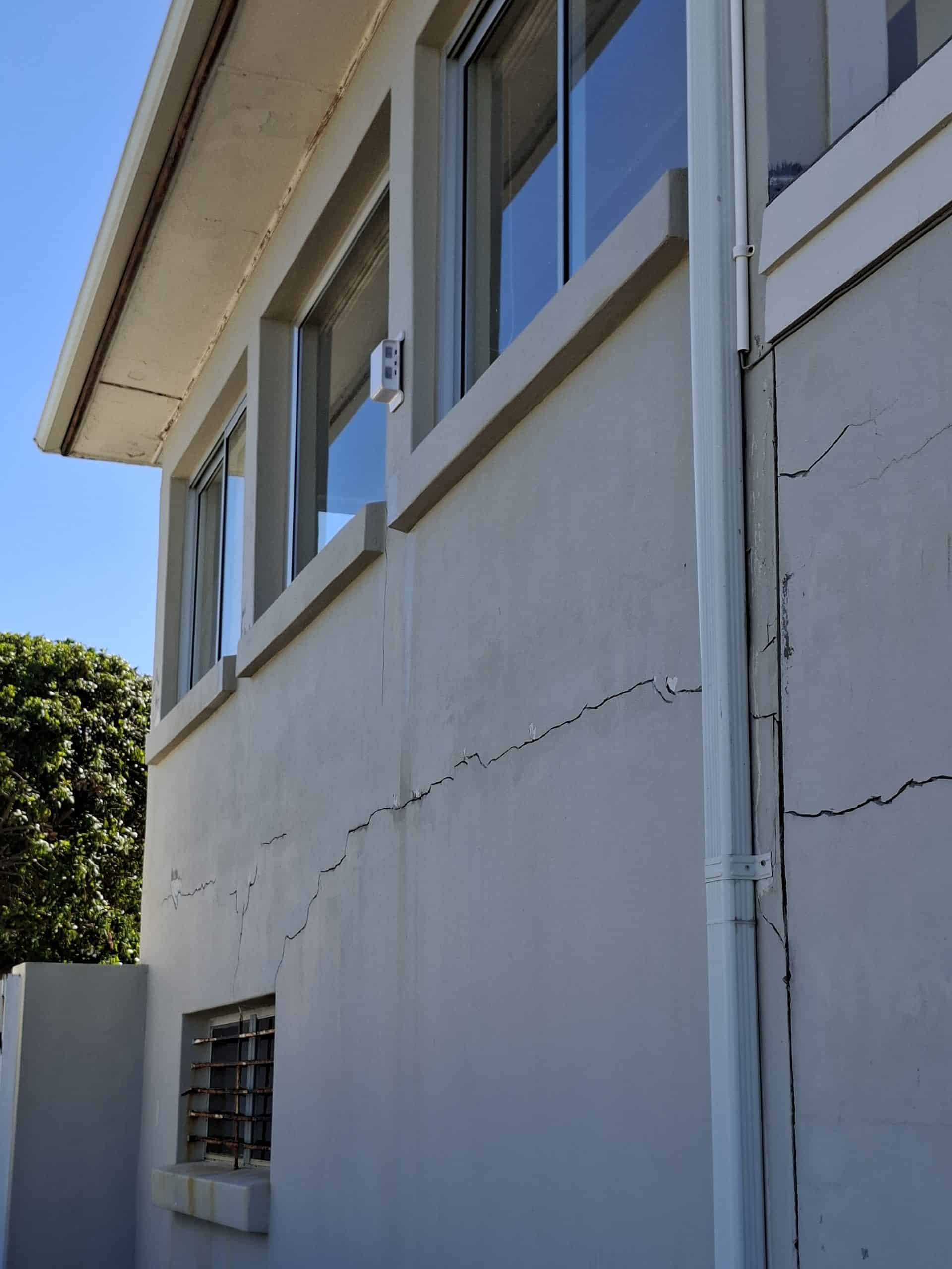 Preparing exterior walls for painting on a Melkbosstrand home